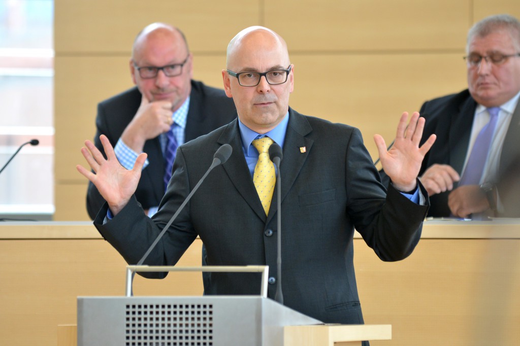 Ministerpräsident Albig steht hinter Wende. Foto: Thomas Eisenkrätzer
